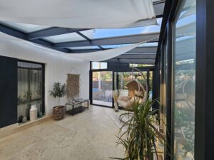 Terasa acoperita si inchisa cu aluminiu si sticla