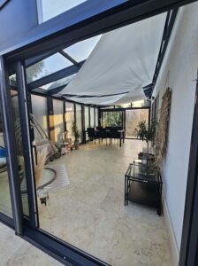 Terasa acoperita si inchisa cu aluminiu si sticla