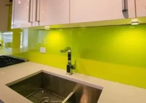 Placări pereți cu sticlă și oglindă